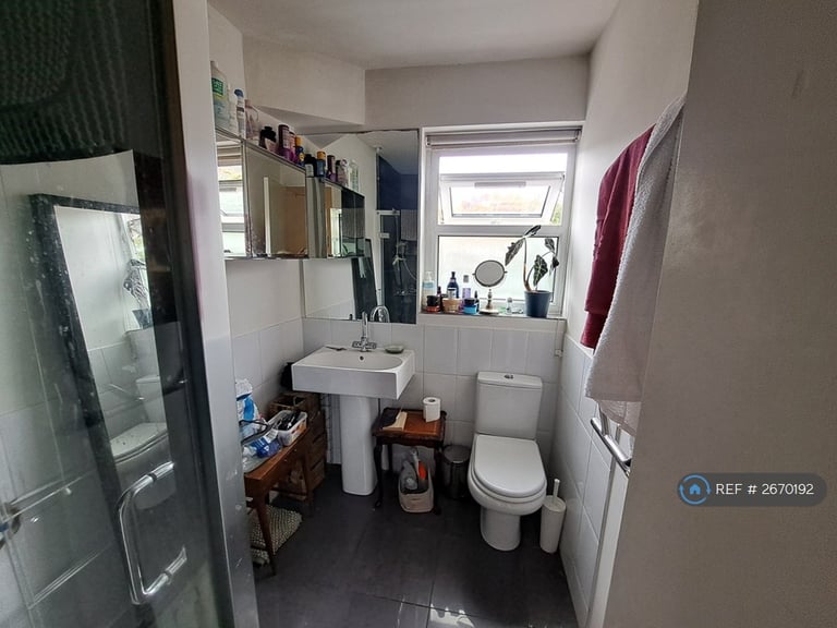 3 bedroom house in Jennings Road, London, SE22 (3 bed) (#2670192)