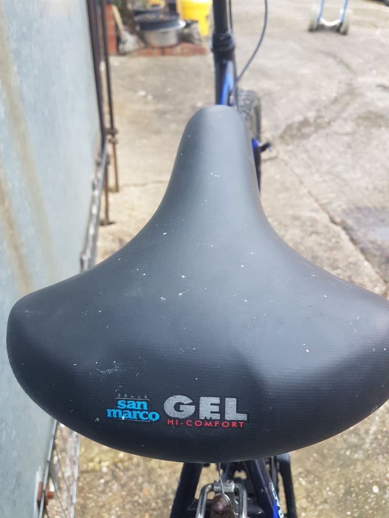 Diamondback Outlook (black/blue) 26 inch wheel adults bike,Shimano gears,gel saddle,stand rack