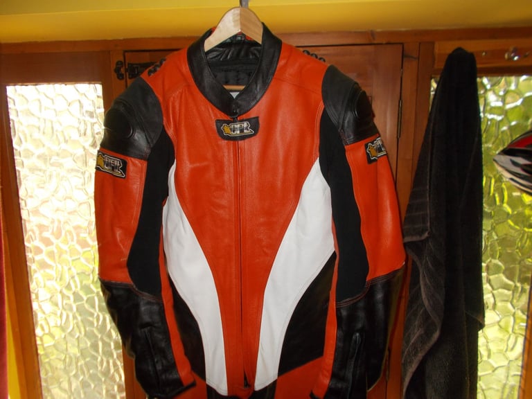 RST Pro Series One Piece Leather Motorcycle Racing Suit Red Black 2XL With Hump r r p £350