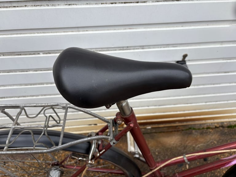 MAN OR LADIES BIKE RETRO SHABBY CHIC 28in wheels 3 gears 21in frame   £90