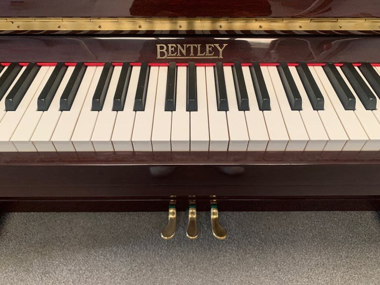 🎵🎹 QUALITY BENTLEY UPRIGHT PIANO WITH LEGS - TUNED/SERVICED/WARRANTY 🎹🎵