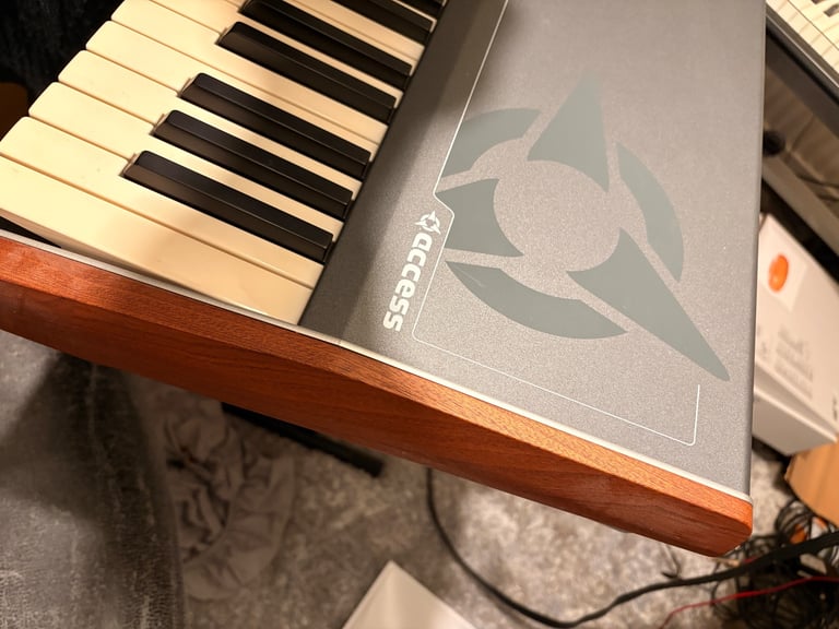 ACCESS VIRUS TI2 61 Key Synthesiser Excellent condition 