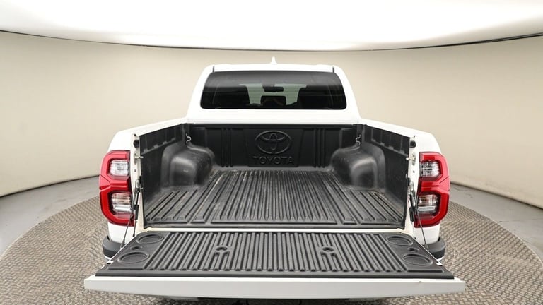 2024 Toyota Hilux 2.8 D-4D Invincible Pickup Double Cab 4dr Diesel Auto 4WD Euro 6 (s/s) (204 Pic...