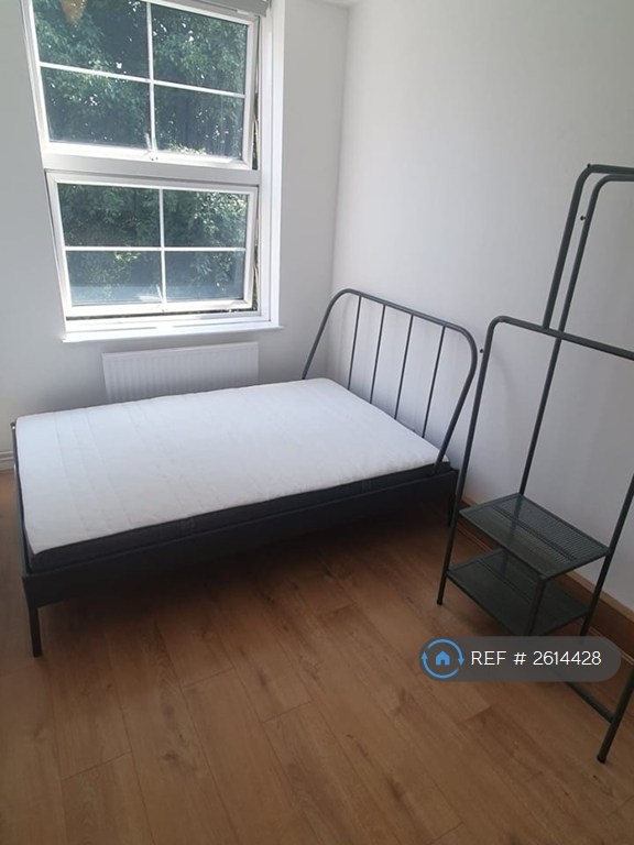 3 bedroom flat in Matilda House, London, E1W (3 bed) (#2614428)