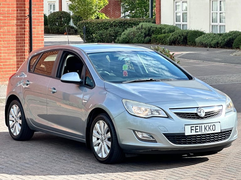 2011 Vauxhall Astra 1.4 16v Exclusiv Euro 5 5dr HATCHBACK Petrol Manual