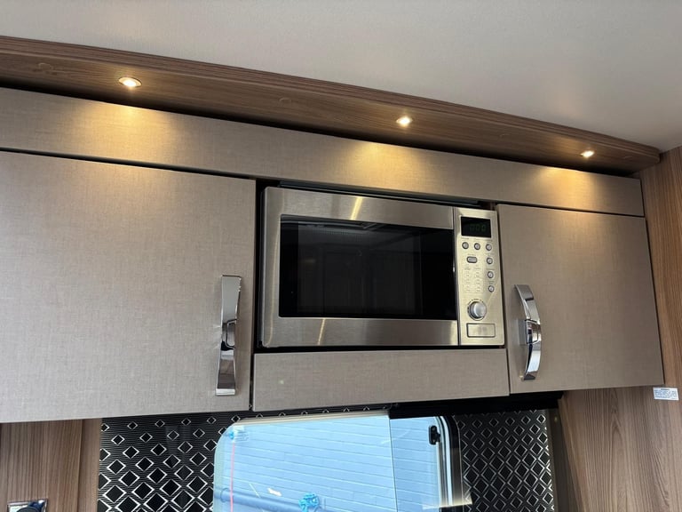 2020 Swift Fairway Platinum 880 8ft Wide, Transverse Island Fix Bed WAS £21,995