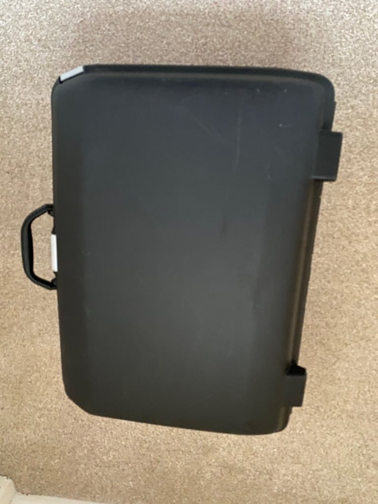 Samsonite hard shell 2 wheel suitcase 