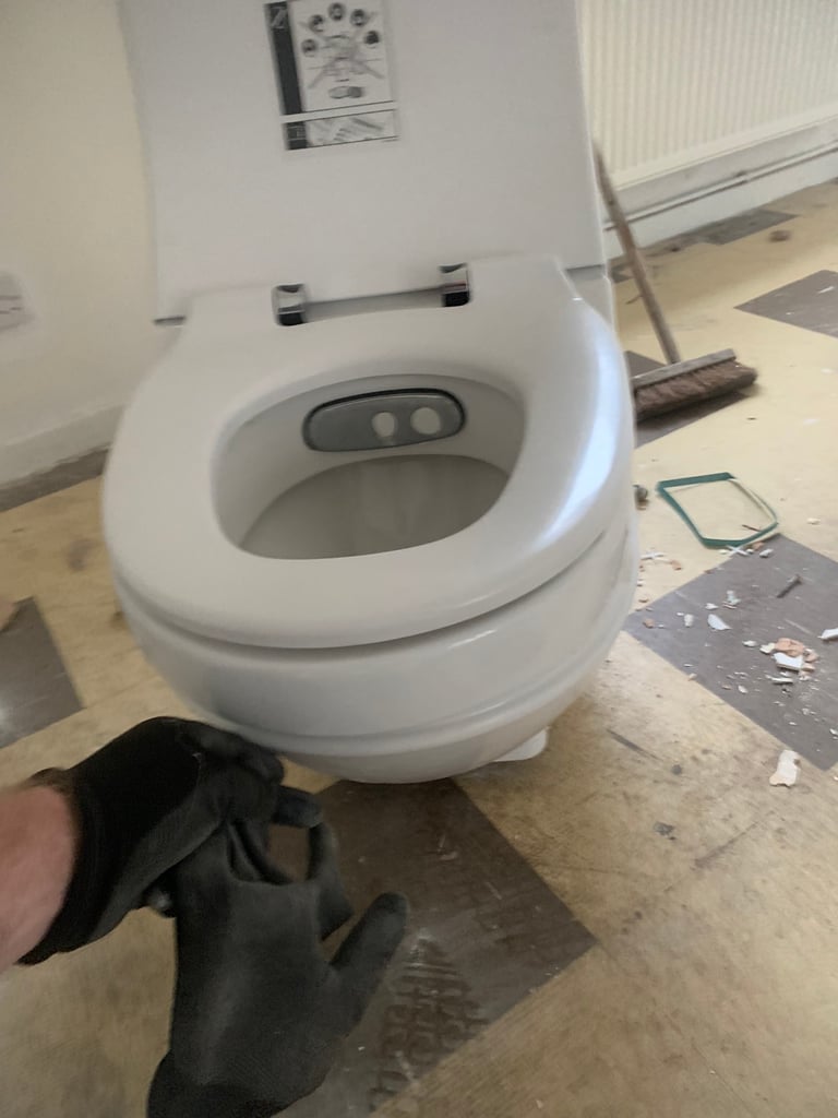 Electric bidet toilet £300 Ono 