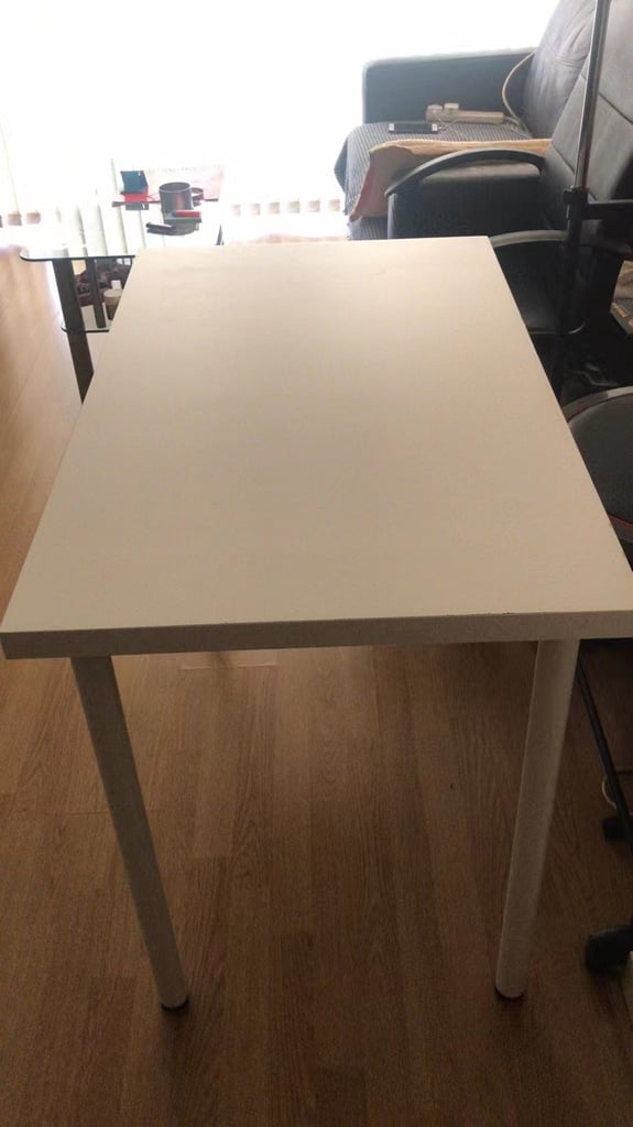 White table / desk. £30 price not negotiable 