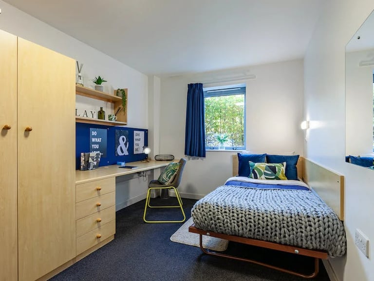 STUDENT ROOMS TO RENT IN BEDFORD. CLASSIC ENSUITE WITH PRIVATE ROOM