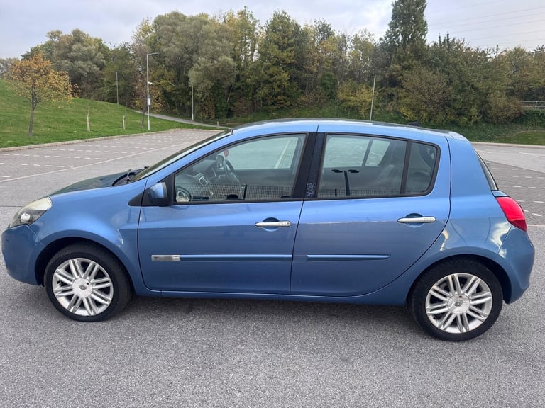 2011 Renault Clio 1.6 VVT Initiale TomTom Auto Euro 5 5dr HATCHBACK Petrol Automatic