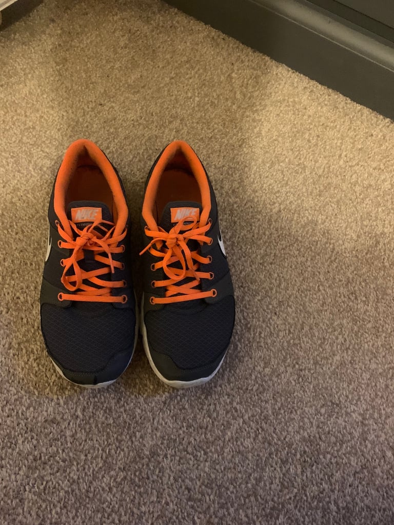 image for For sale men Nike trainer size 8 only hardly been worn 