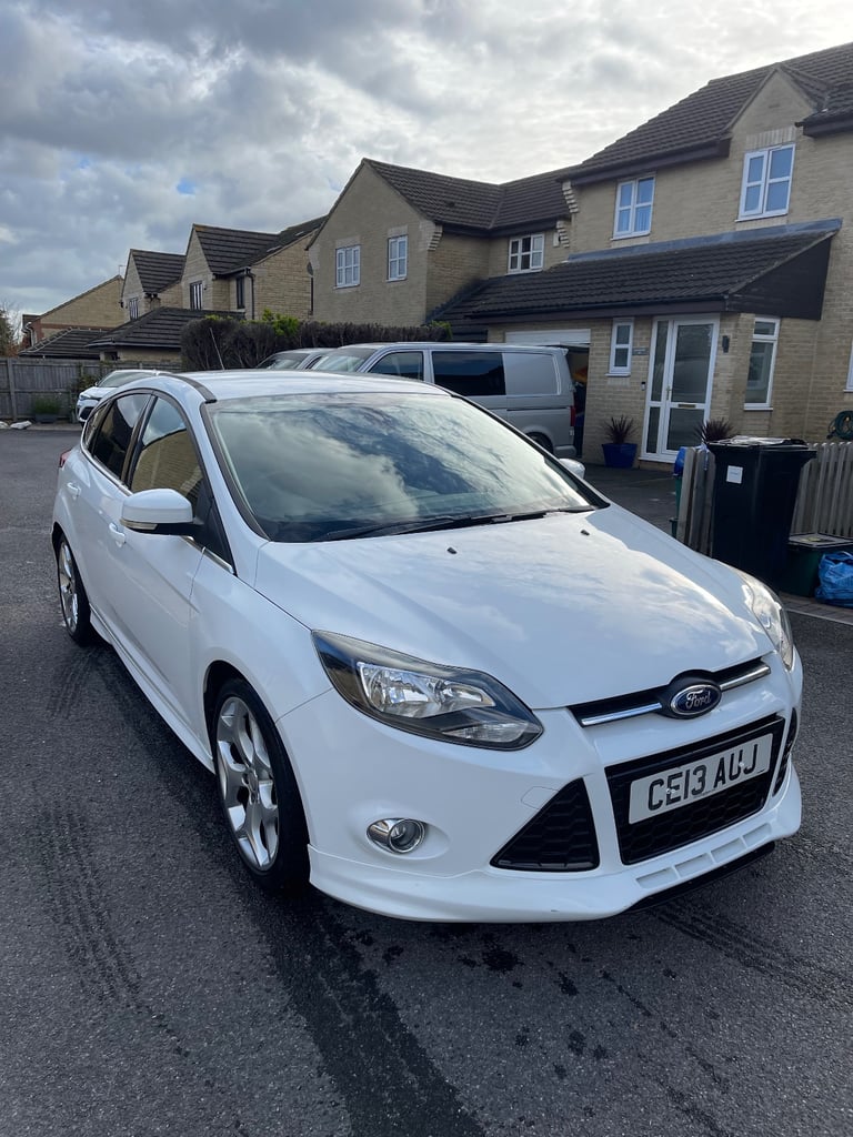 Ford, FOCUS, Hatchback, 2013, Manual, 1560 (cc), 5 doors