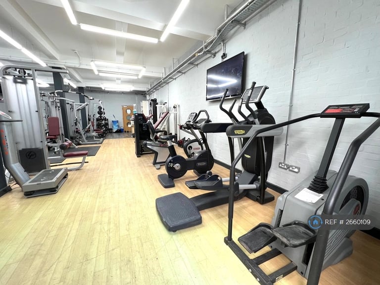 7 bedroom flat in Warwick New Road, Leamington Spa, CV32 (7 bed) (#2660109)