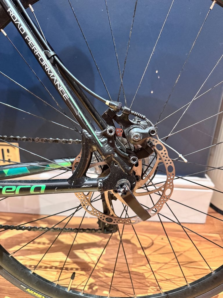 54cm Road Bike - Carrera Vanquish - Black and Green