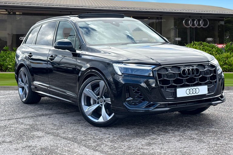 image for 2025 Audi Q7 3.0 TFSIe V6 Black Edition Tiptronic quattro Euro 6 (s/s) 5dr 22kWh SUV Automatic