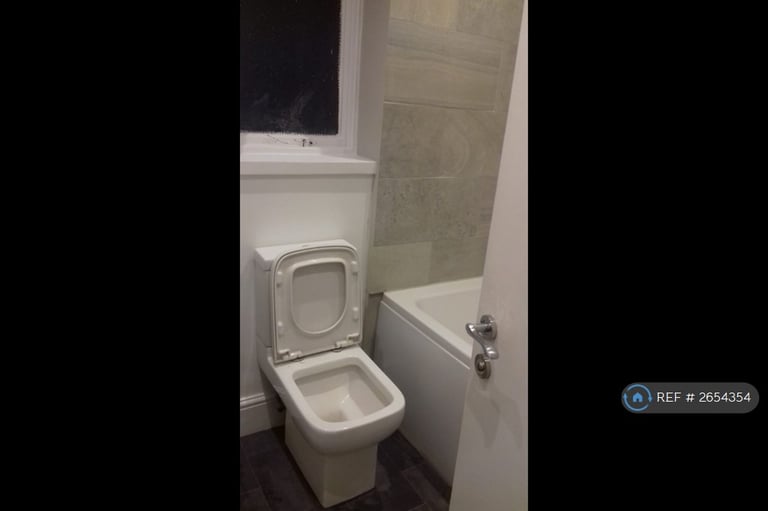 2 bedroom flat in West End Lane, London, NW6 (2 bed) (#2654354)