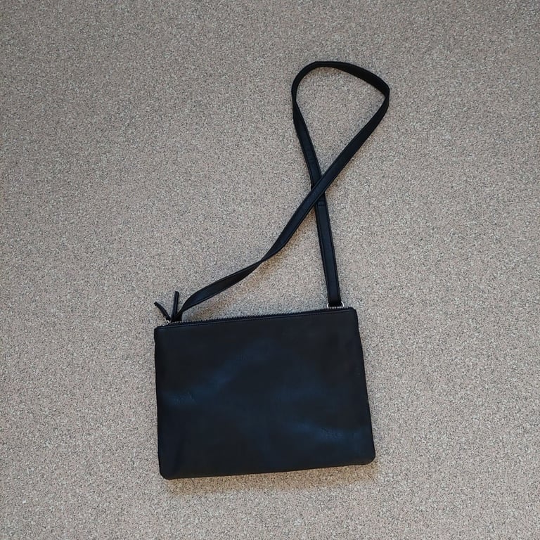 Large handbag two zips opening 