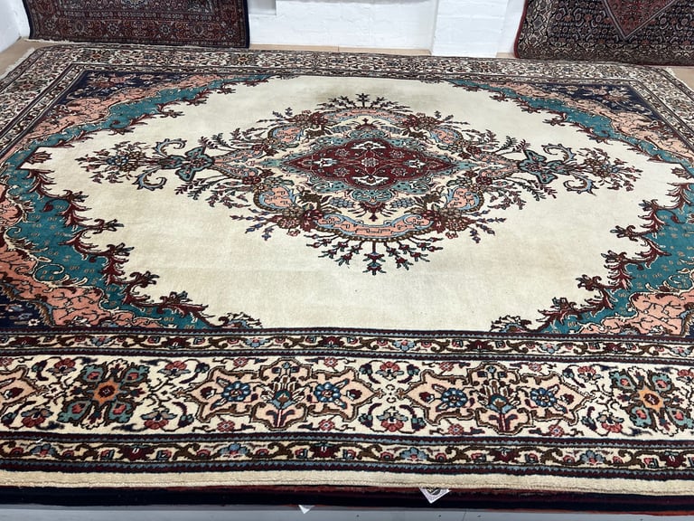 Persian handmade wool rug 300x415cm