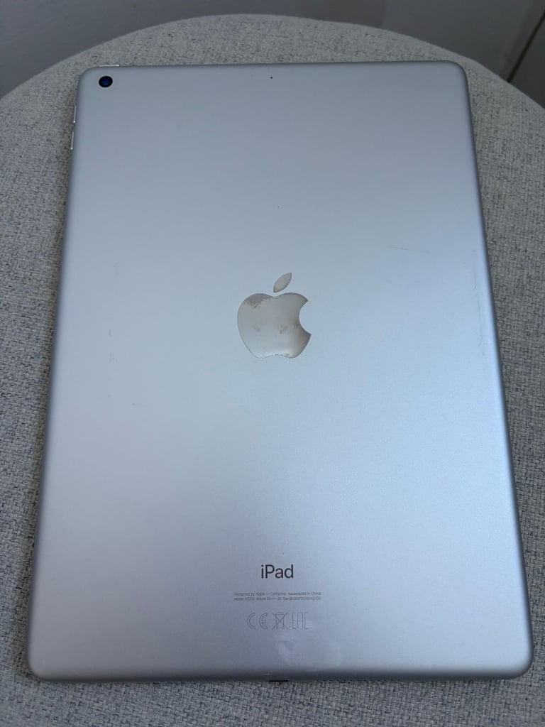 APPLE IPAD 8 10.2 INCH 32GB IOS18 WIFI - charger -can deliver