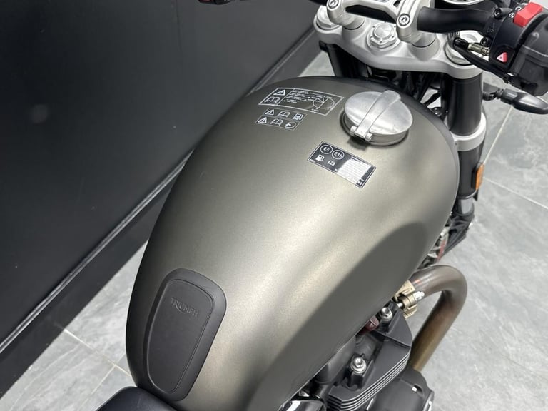 TRIUMPH SPEED TWIN 1200