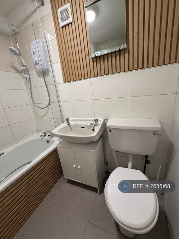 2 bedroom flat in Hastie Street, Glasgow, G3 (2 bed) (#2685168)