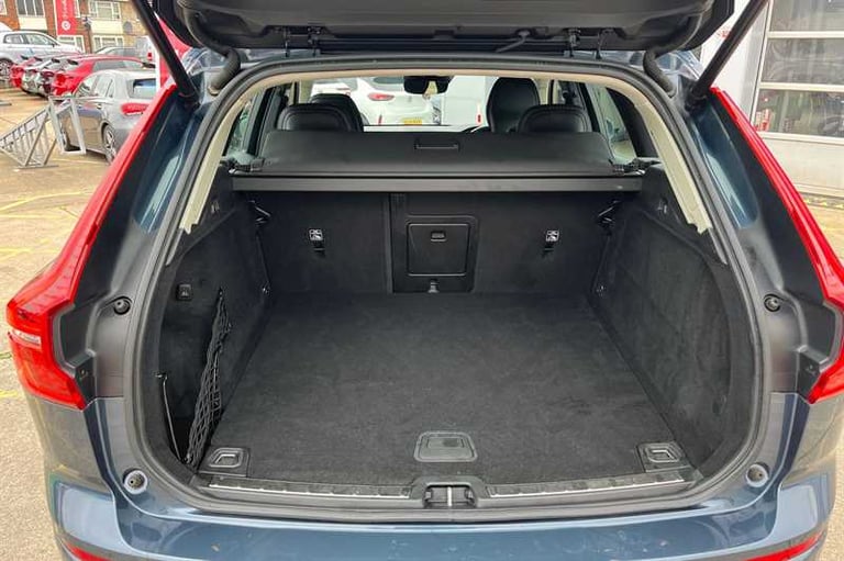 2020 Volvo XC60 2.0 D4 Momentum SUV 5dr Diesel Auto Euro 6 (s/s) (190 ps) SUV Diesel Automatic