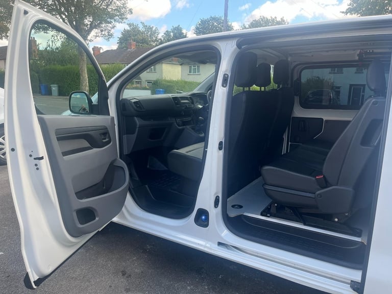Vauxhall Vivaro 3100 2.0d 120PS Edition 6 Seat Crew Van  DIESEL MANUAL 2020/70