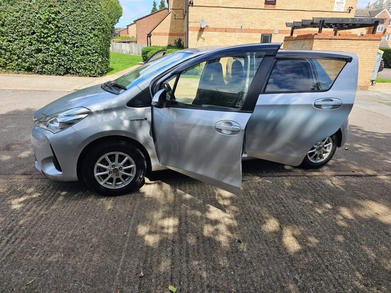 2018 Toyota Yaris 1.5 VVT-h Icon Tech E-CVT Euro 6 (s/s) 5dr Hatchback HYBRID ELECTRIC Automatic