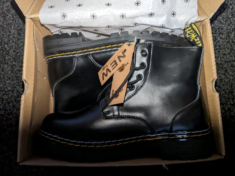 Gumtree on sale doc martens