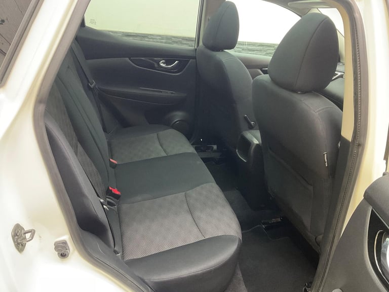 2015 Nissan Qashqai 1.5 dCi n-tec+ 2WD Euro 5 (s/s) 5dr HATCHBACK Diesel Manual