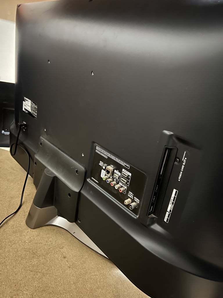 Lg 43 inch 4k uhd smart led tv with  base stand can deliver and set up 