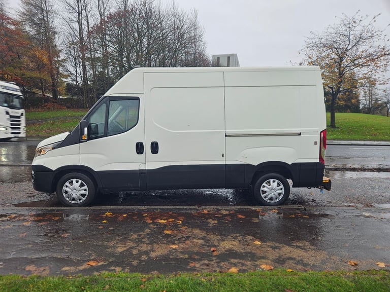 2019 iveco daily 35-120 rwd mwb euro 6 ulez comp sim transit master crafter movano