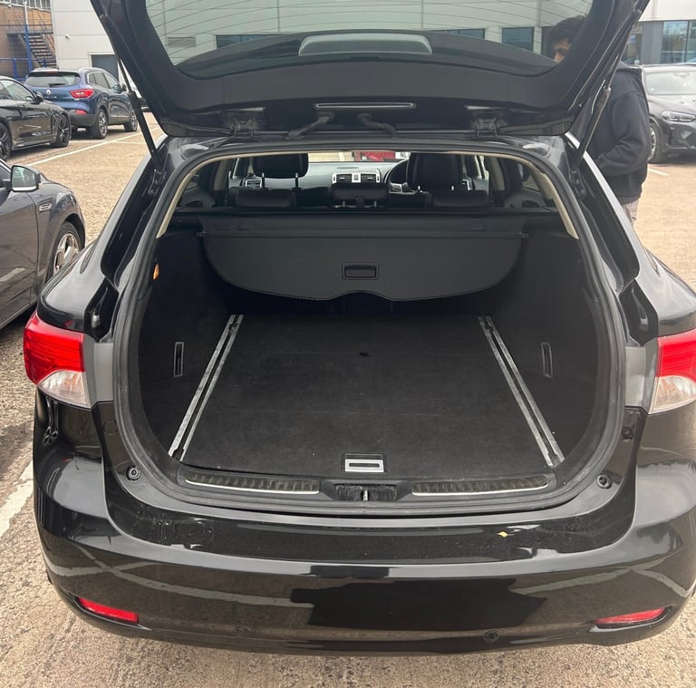 TOYOTA AVENSIS ESTATE - 115k miles - Sept 26 MOT