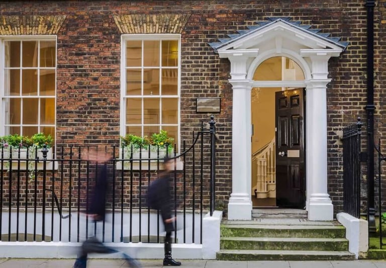 Furnished offices to rent in *Holborn*. Office Spaces for 4 to 50 desks WC1