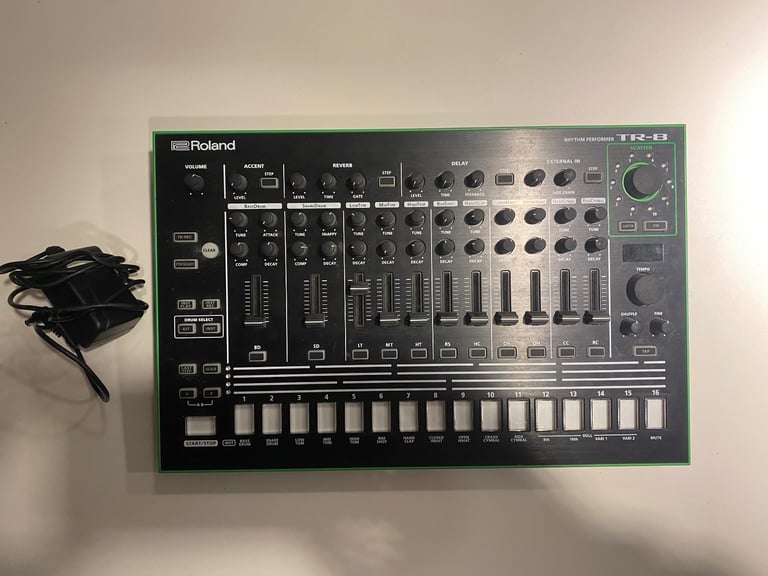 Roland TR-8