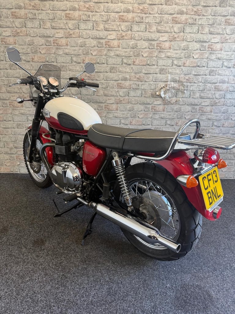 2013 Triumph Bonneville T100 - Red - 17k miles - Nice condition retro bike 