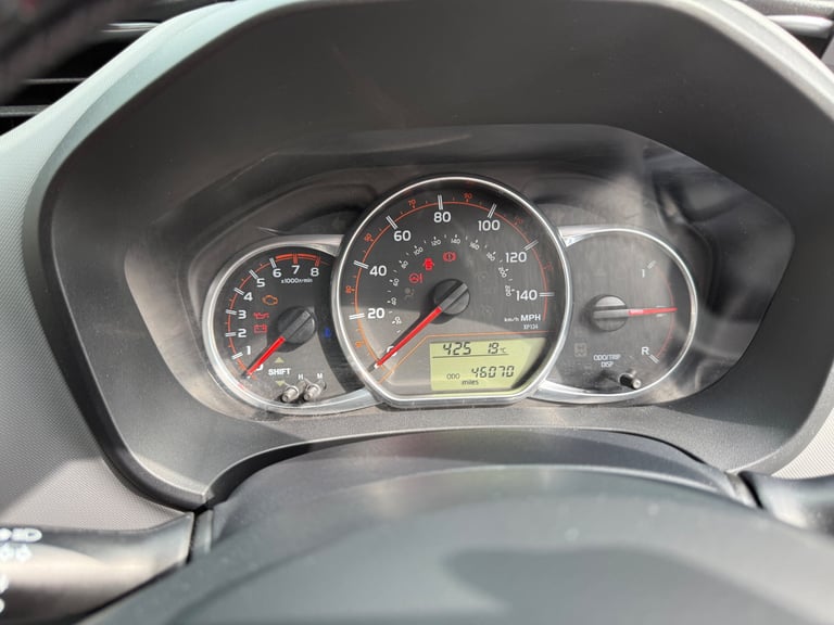 Toyota, YARIS, Hatchback, 2015, Manual, 1329 (cc), 5 doors