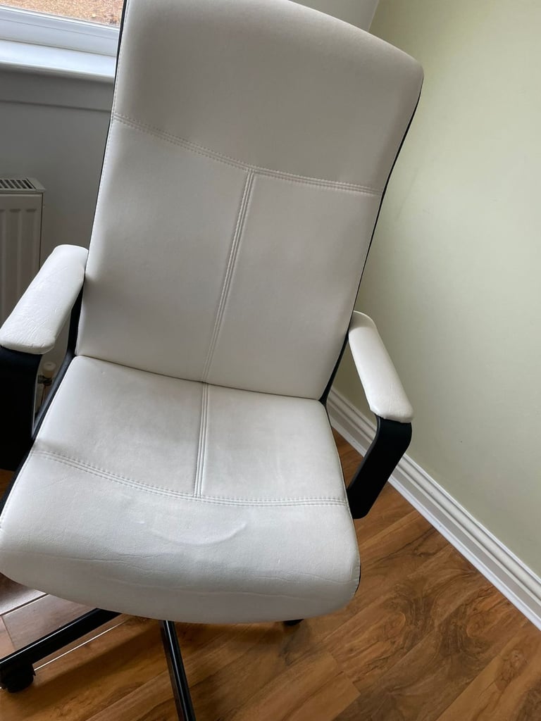 image for SWIVEL COMPUTER CHAIR IN WHITE & BLACK