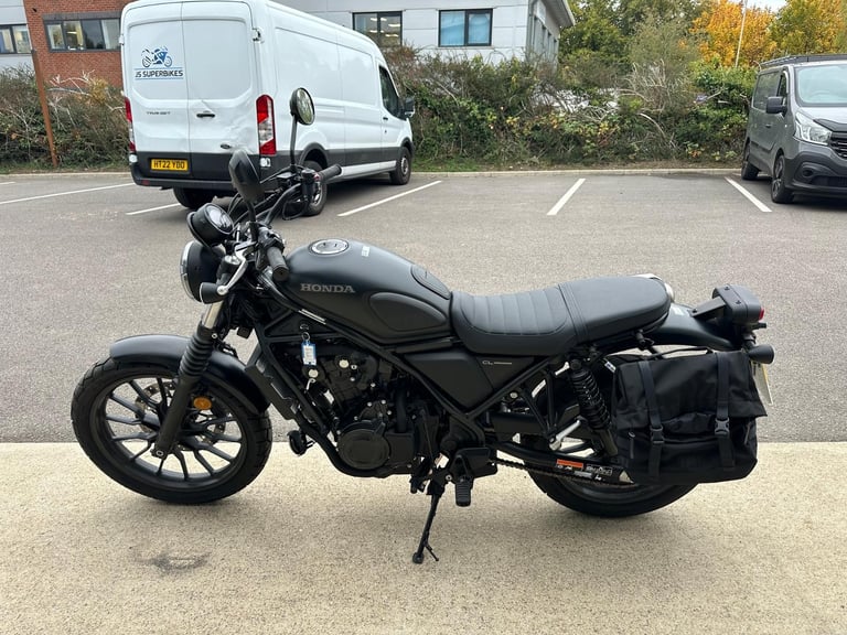 HONDA CL500 A-P STREET SCRAMBLER 2023 - ONLY 390 MILES. HEATED GRIPS, SADDLE BAG