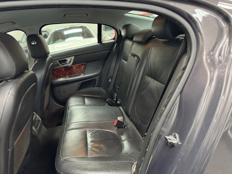 2009 Jaguar XF 3.0d V6 Premium Luxury 4dr Auto SALOON Diesel Automatic