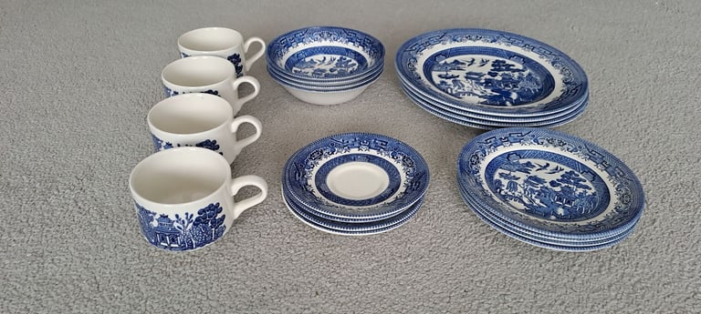 Churchill  dinner set