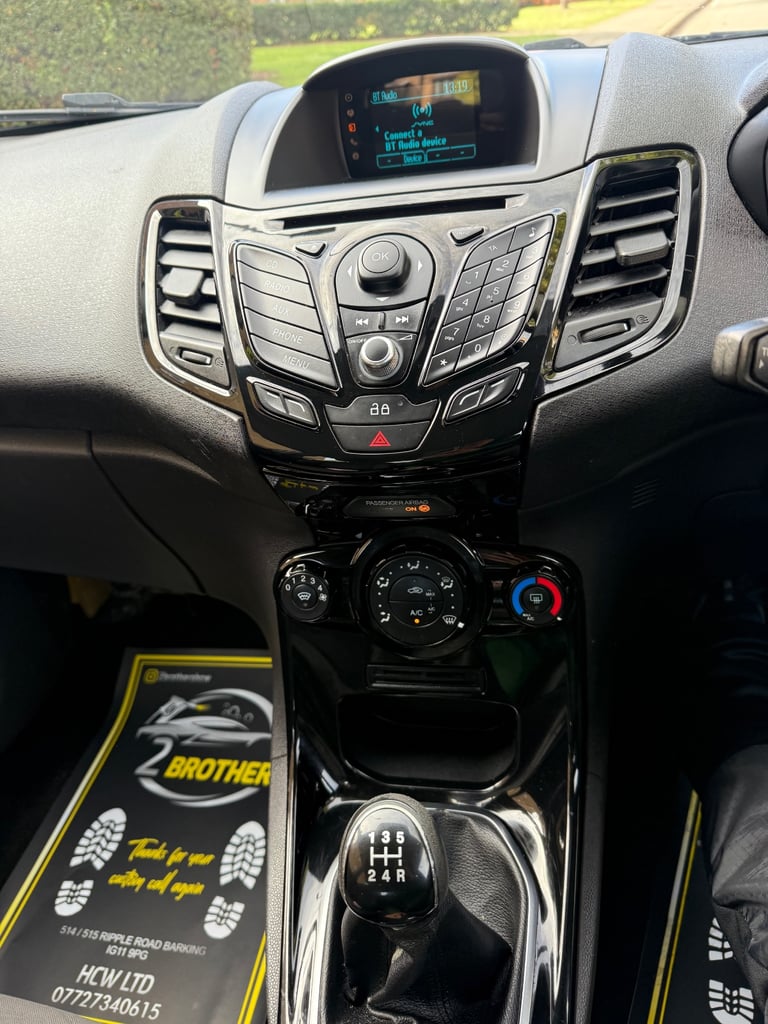 Ford, FIESTA, Hatchback, 2014, Manual, 1241 (cc), 5 doors