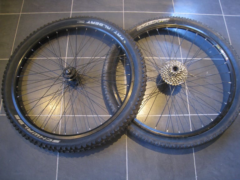  26 inch bike wheels set disc brake - £10 - front and rear , spares or repair 