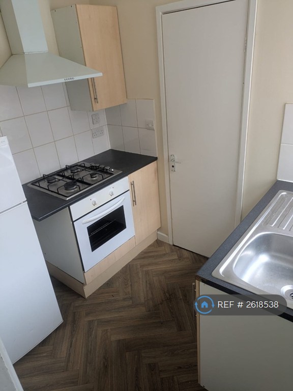 1 bedroom flat in Belper Road, Nottingham, NG7 (1 bed) (#2618538)