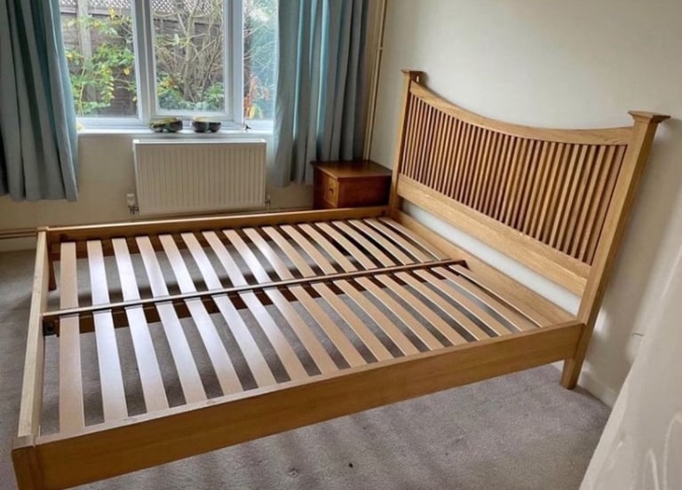 Solid Oak Willis & Gambier double bed frame & bedside tables set 