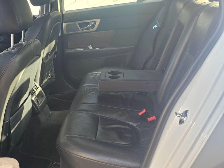 2014 Jaguar XF 2.2d Luxury Auto Euro 5 (s/s) 4dr SALOON Diesel Automatic
