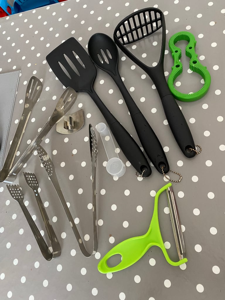 Collection of kitchen items 