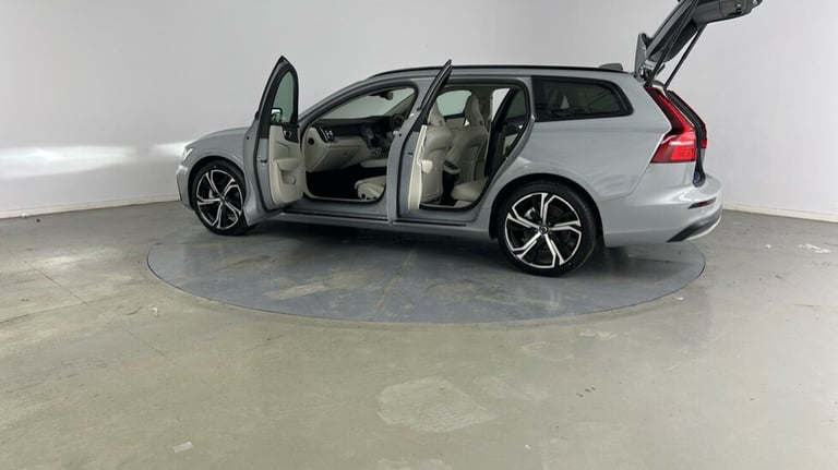 2025 Volvo V60 Plus, B4 Mild hybrid, Petrol, Dark Estate Petrol Automatic