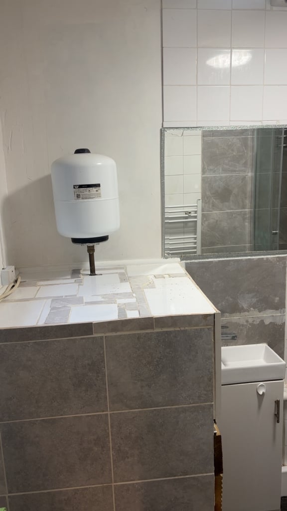 2 bedroom flat with large private garden Chatham 